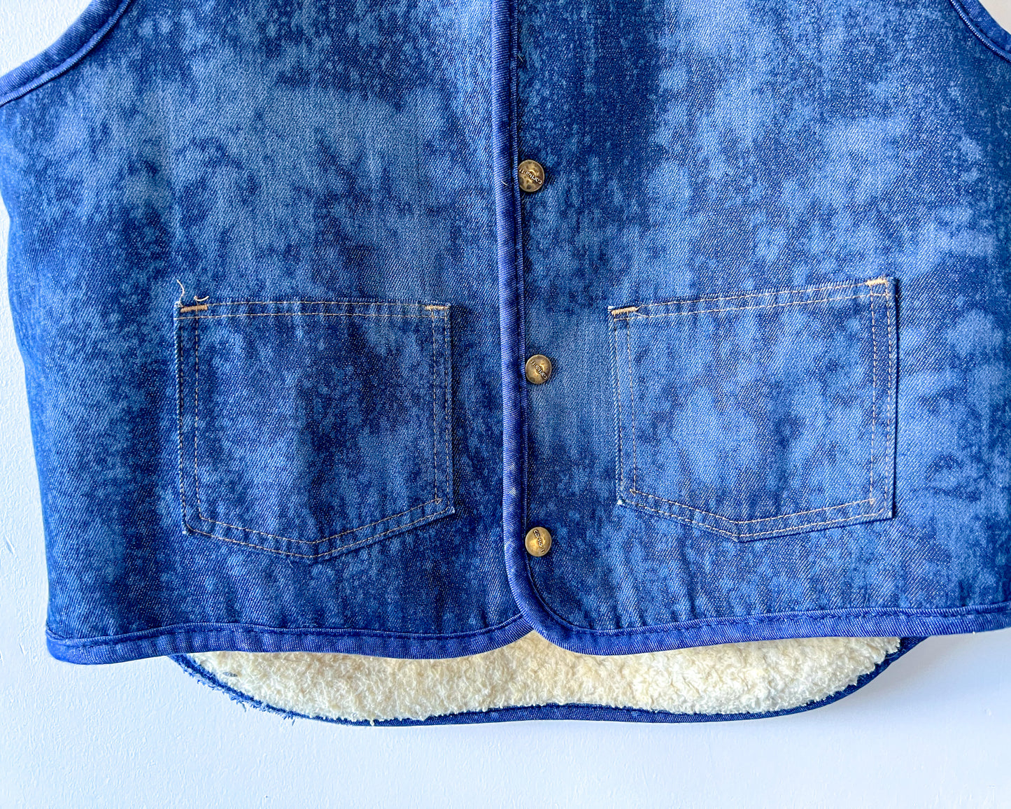 DELAWARE - Vintage 80s Carhartt Acid Washed Sherpa Lined Denim Vest - Denim, White - Unisex Large