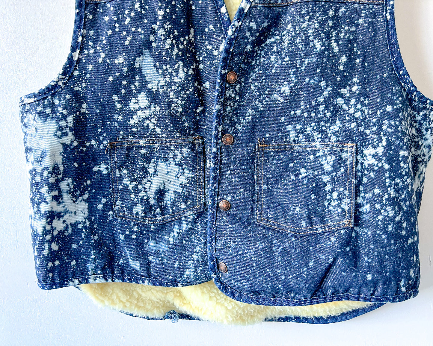 JACKSON - Vintage 80s Carhartt Acid Washed Sherpa Lined Denim Vest - Denim, White - Unisex XL