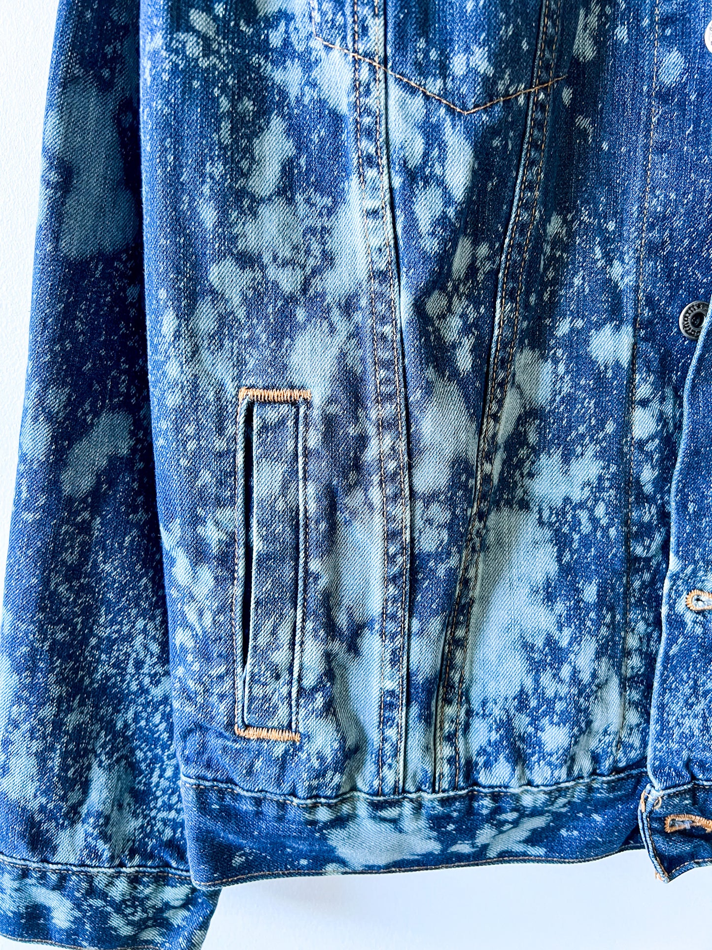 NORTH DAKOTA - Upcycled 00s Carhartt Acid Washed Western Denim Jacket - Denim, White - Womens Medium
