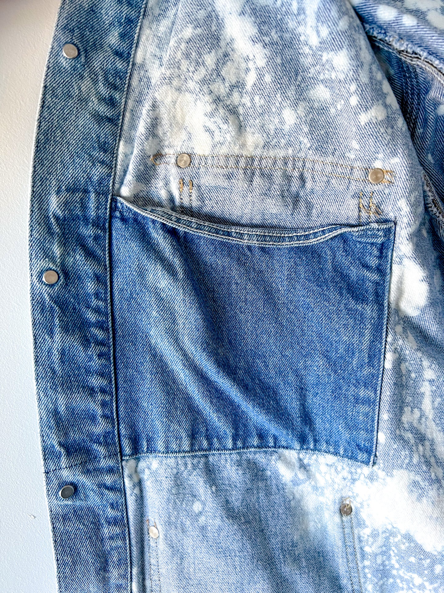 SARANAC LAKE - Vintage 90s Carhartt Acid Washed Unlined Chore Coat - Denim, White - Unisex Medium