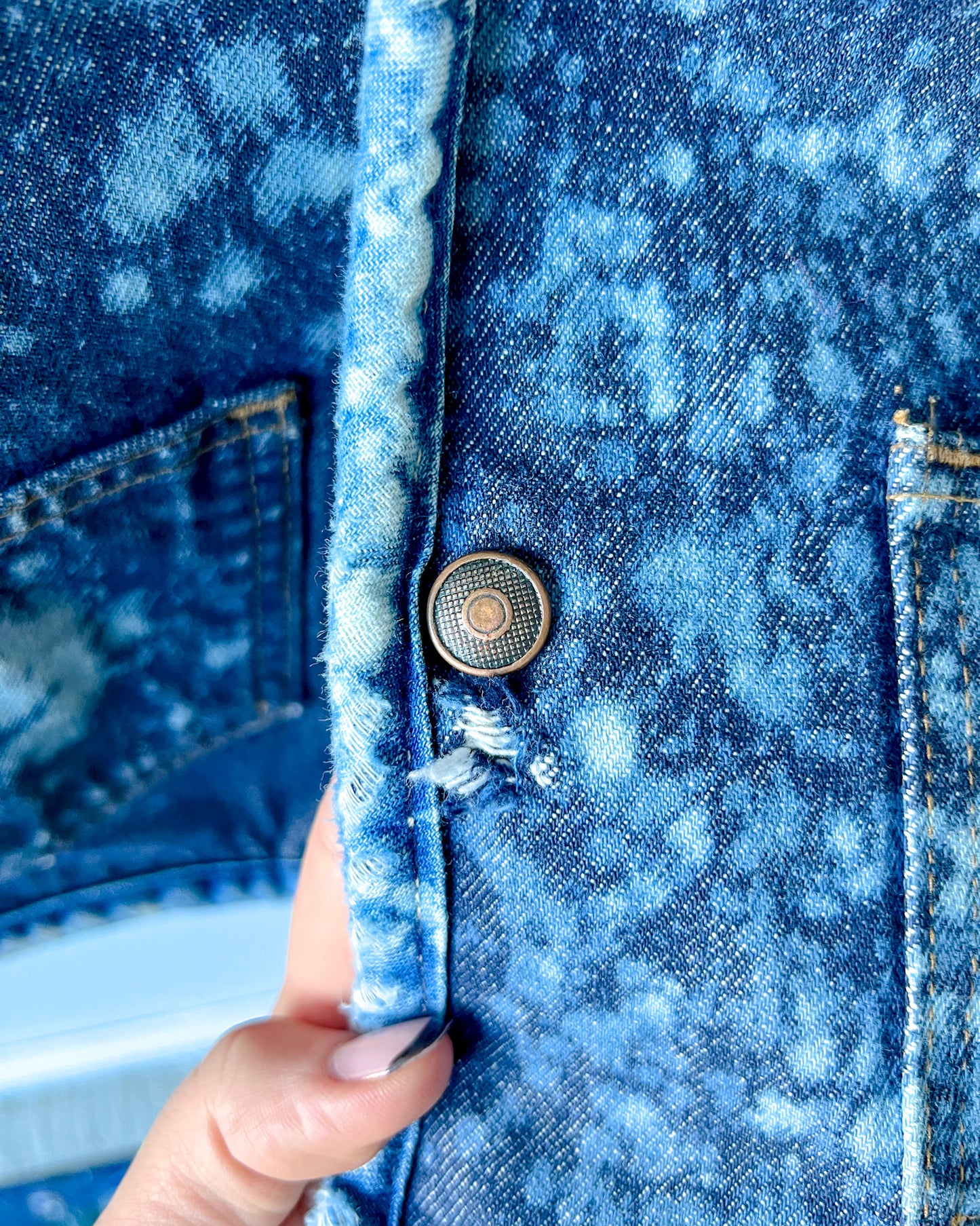 TENNESSEE - Vintage 80s Carhartt Acid Washed Sherpa Lined Denim Vest - Denim, White - Unisex Large